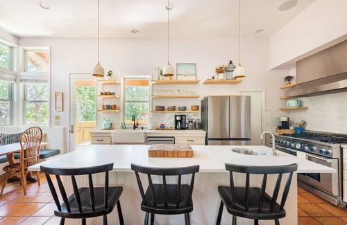 Swede Hill House | Austin Summer Retreat l All King Beds l Private Yard l Centrally Located