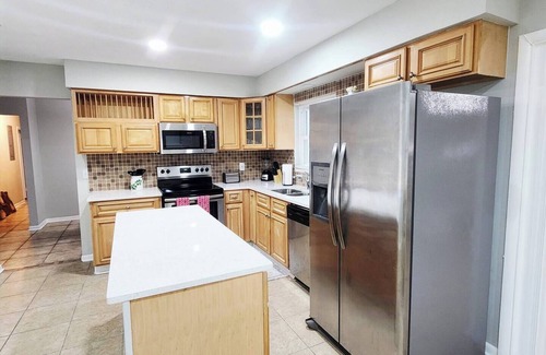 Westside House | Austin Villa: 4Bd/2Bth Huge House/Parking Sleeps 8! Jacksoville, FL