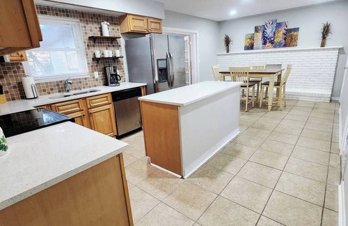 Westside House | Austin Villa: 4Bd/2Bth Huge House/Parking Sleeps 8! Jacksoville, FL