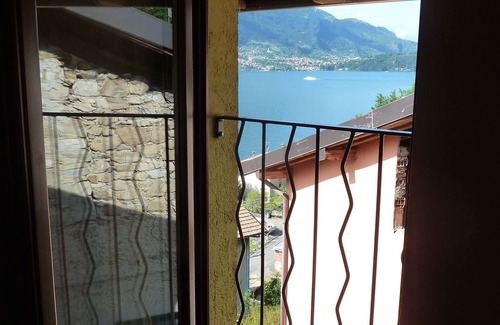 Lezzeno House | Authentic Italian home with roof terrace, private garden and private parking