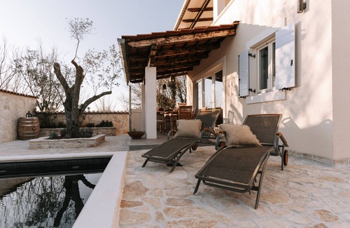 Galizana Villa | Authentic stone villa Beatrice with private pool, near Pula.