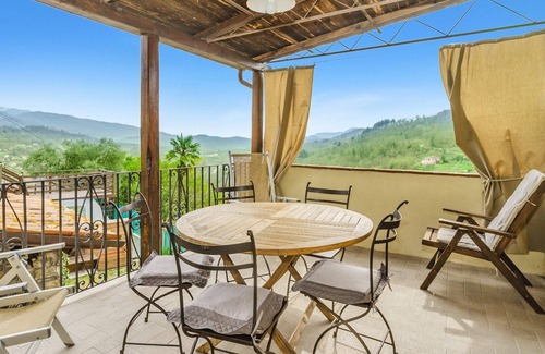 Poggio House | Authentic traditional Italy! Mountain views, own pool, WIFI, village