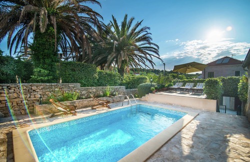 Mirce House | Authentic villa with pool on the island of Brac, 800 m from the beach
