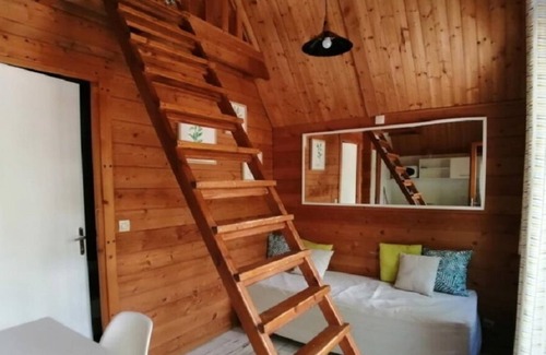 Saint-Cirq-Lapopie Ski Chalet | AUTHENTIC WOODEN CHALET IN DUPLEX