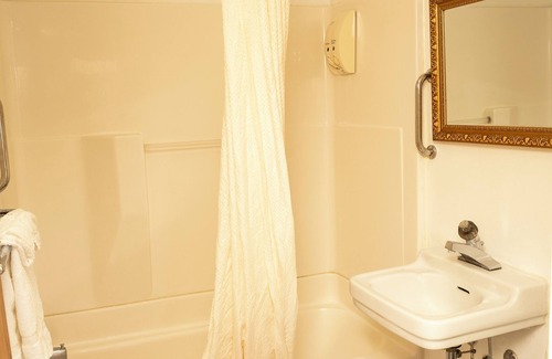 Newcastle Hotel | Autoinn Motel