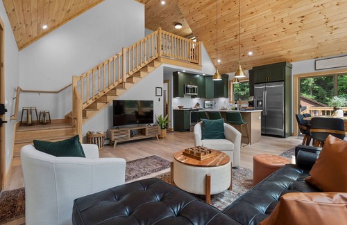 Brownfield Cabin | Autumn Cabin: 4BR/2BA 15min to Conway Fire Pit Leaf-Peeping Ready