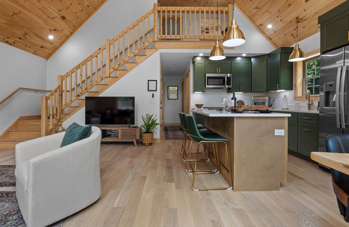 Brownfield Cabin | Autumn Cabin: 4BR/2BA 15min to Conway Fire Pit Leaf-Peeping Ready