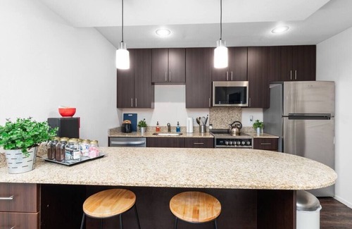 Prairie Village Apartment | Autumn Seas 1 BR Free parking Wi-Fi and Gym access