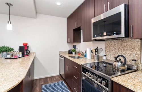 Prairie Village Apartment | Autumn Seas 1 BR Free parking Wi-Fi and Gym access