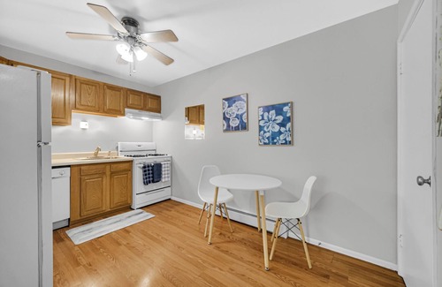 Crown Point Apartment | AVAIL 11/6 - 1 bed/1 bath downtown Crown Point