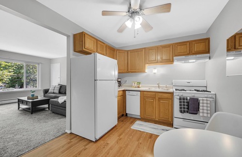 Crown Point Apartment | AVAIL 11/6 - 1 bed/1 bath downtown Crown Point