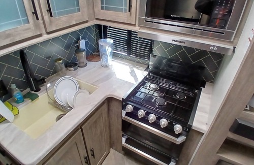 Rocky Point House | Available for 2 guests and 1 pet Max, DELUX RV