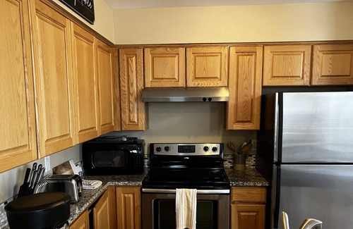 Glenwood Grove - North Iris Condo | ❤Available for Christmas/New Years. Top VRBO Amazing Executive Home - Three Bed