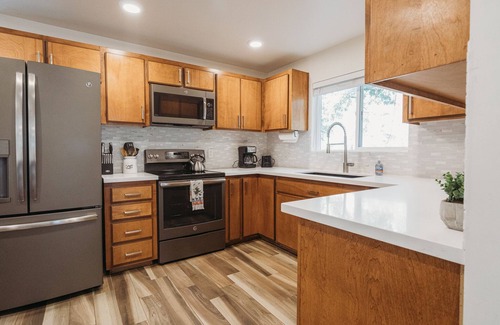 Pinetop-Lakeside House | Available PIONEER DAYS - Open July 20-24th! Cabin with Hot Tub and Private Pond