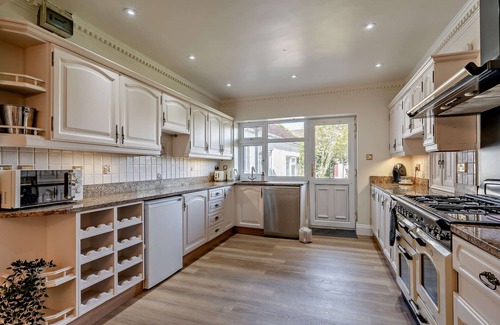 Porthcawl House | Avalon - Four Bedroom House, Sleeps 8