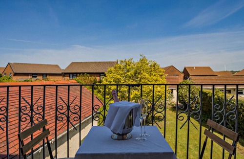 Porthcawl House | Avalon - Four Bedroom House, Sleeps 8