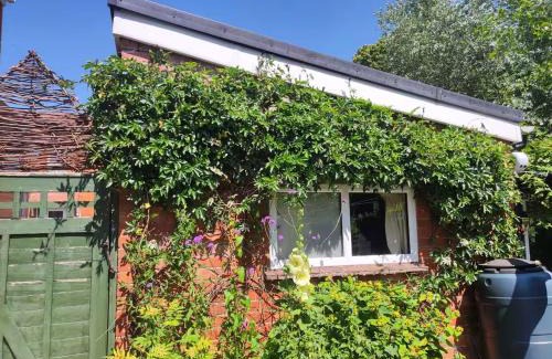 Glastonbury Bed & Breakfast | Avalon Retreat Cabin