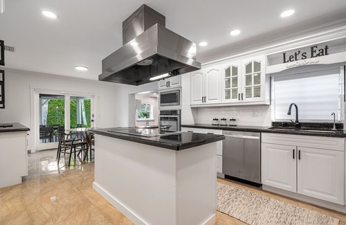Highland Lakes House | Aventura Lux-5 Bedrms-4 Baths-Heated Pool-for 10