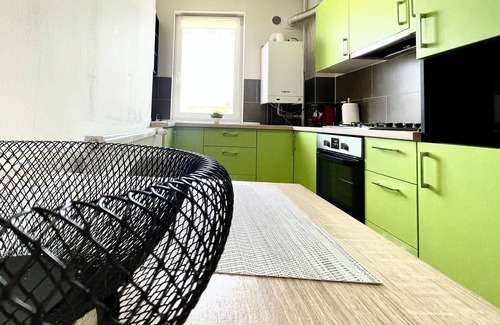 Tractorul Apartment | Aventurescu Studio near Coresi Netflix and Parking