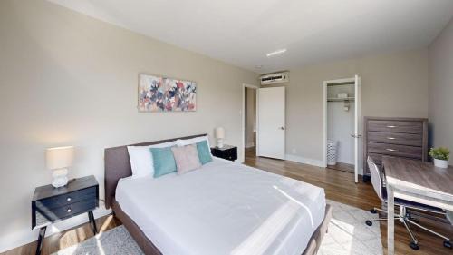 East Falls Apartment | Avenue A310 Furnished 2br With Pool And Gym