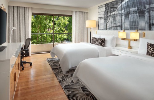 Costa Mesa Hotel | Avenue of the Arts Costa Mesa, a Tribute Portfolio Hotel