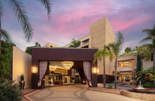 Costa Mesa Hotel | Avenue of the Arts Costa Mesa, a Tribute Portfolio Hotel
