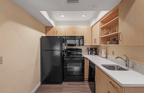 Malvern Hotel | AVIA Residences on Lincoln- Extended Stay