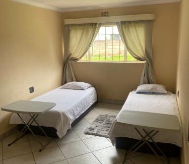 Kempton Park Apartment | Aviation-stay