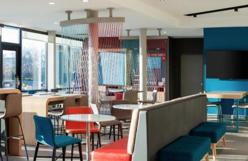 Oakdale Hotel | avid hotel Coralville - Iowa City by IHG