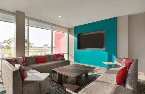 Tulsa Hotel | avid hotel Tulsa Hills by IHG