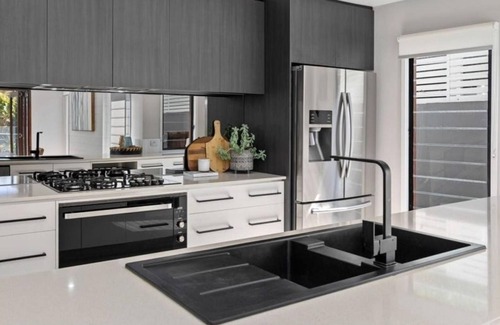 Kingscliff House | Avoca Beach Retreat- Entertainers delight in the heart of Kingscliff Salt Village