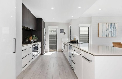 Kingscliff House | Avoca Beach Retreat- Entertainers delight in the heart of Kingscliff Salt Village