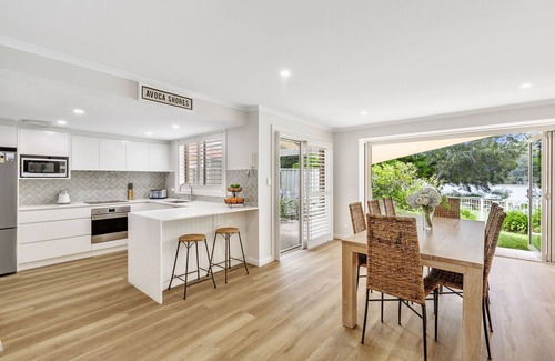 Avoca Beach House | Avoca Shores Lakefront Getaway Walk to Beach