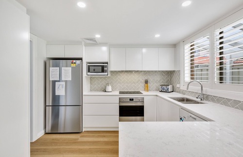 Avoca Beach House | Avoca Shores Lakefront Getaway Walk to Beach