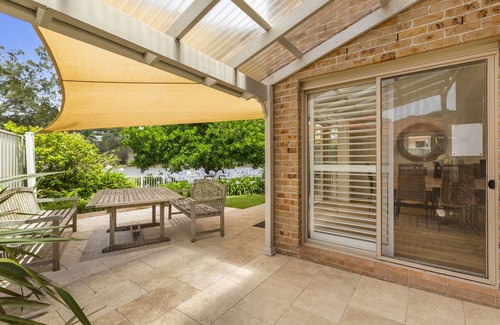 Avoca Beach House | Avoca Shores Lakefront Getaway Walk to Beach