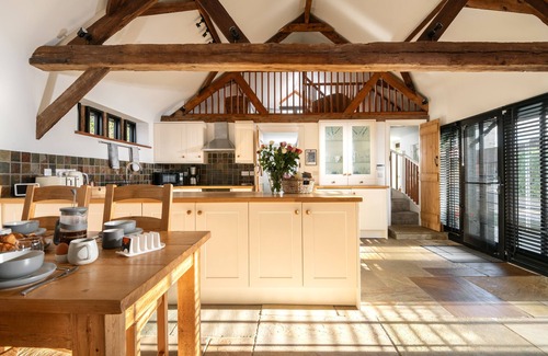 Bishops Waltham House | Award-winning barn conversion offering spacious accommodation near South Downs National Park.