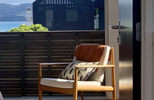 Omaha House | Award Winning Beach House - 100m from Beach