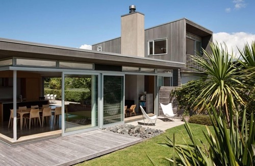Omaha House | Award Winning Beach House - 100m from Beach