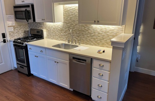 River Terrace Cottage | Award winning Downtown Cottage Retreat-Fall stays available. EV charger-