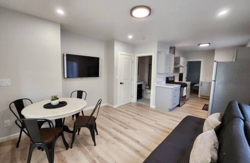 Upper Telegraph Apartment | Awesome 2 Bedroom - Walk to UCB