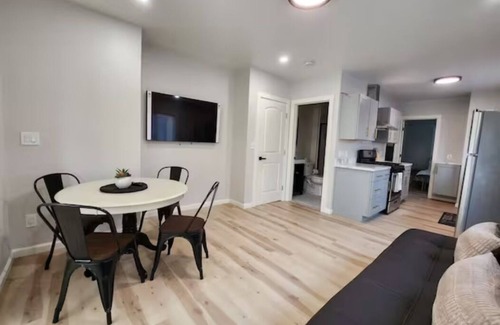 Upper Telegraph Apartment | Awesome 2 Bedroom - Walk to UCB