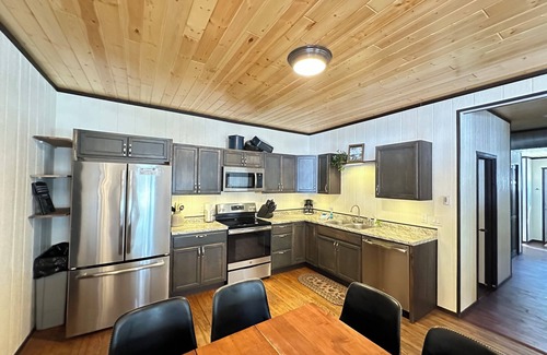 Eagle River House | Awesome 4bdrm 2 bath Lake house-Eagle River Chain- Catfish Lake