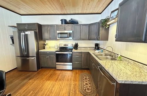 Eagle River House | Awesome 4bdrm 2 bath Lake house-Eagle River Chain- Catfish Lake