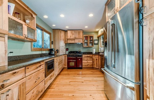 Alma Cabin | Awesome 6Bed/4Bth MT Cabin, Hot Tub/Views