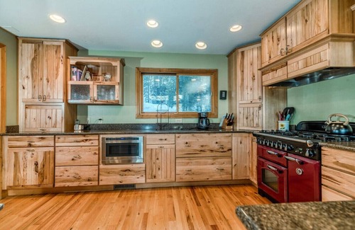 Alma Cabin | Awesome 6Bed/4Bth MT Cabin, Hot Tub/Views