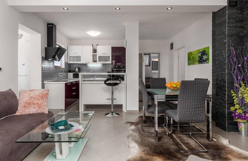 Cesarica Apartment | Awesome apartment in Cesarica with WiFi