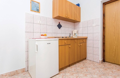 Kornic Apartment | Awesome apartment in Kornic with house sea view