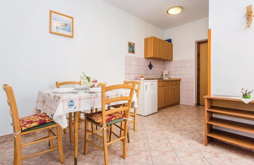 Kornic Apartment | Awesome apartment in Kornic with house sea view
