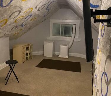 Walnut Hills Apartment | Awesome Attic Studio Private Room 3A