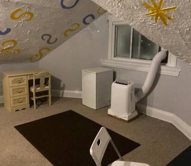 Walnut Hills Apartment | Awesome Attic Studio Private Room 3A